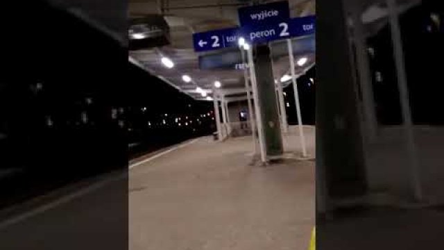 Miała być zapowiedź pociągu w języku „angielskim”, a wyszła totalna ŻENADA! Filmik z polskiego dworc