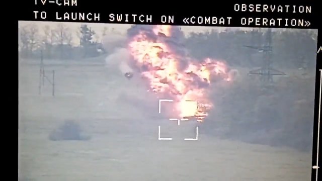 Rosyjski bojowy wóz BMP zniszczony po trafieniu pociskiem kierowanym Skif